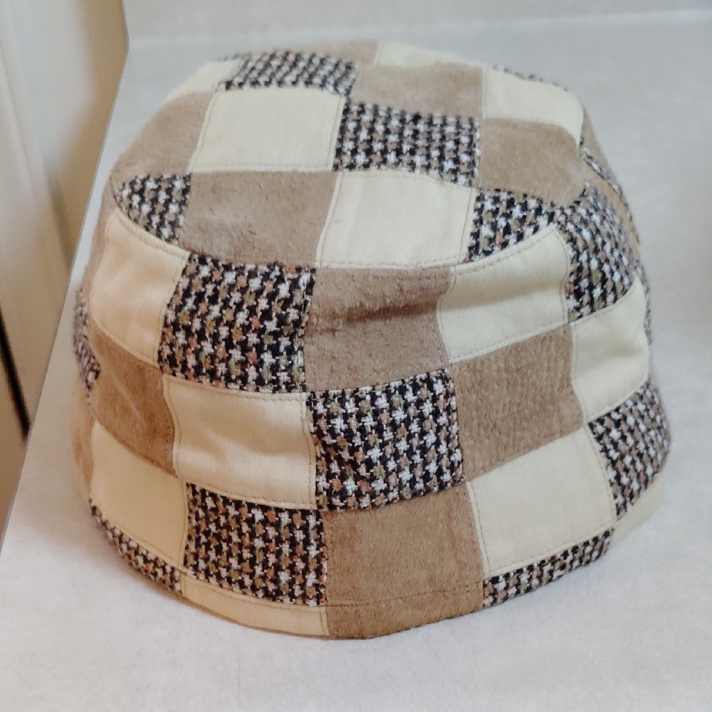 Wilsons Leather Patchwork Bucket Hat in Cream, Tan & Black Houndstooth - Picture 1 of 6